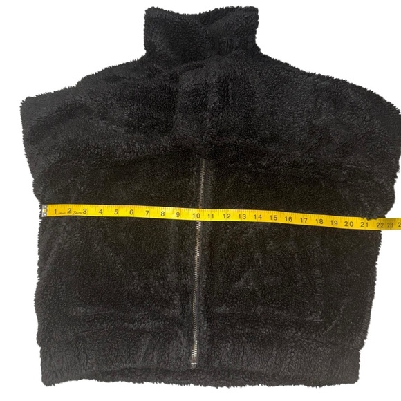 Urban Outfitters Cozy Black Fuzzy Sherpa Zip Jacket Women’s Medium - Picture 7 of 9